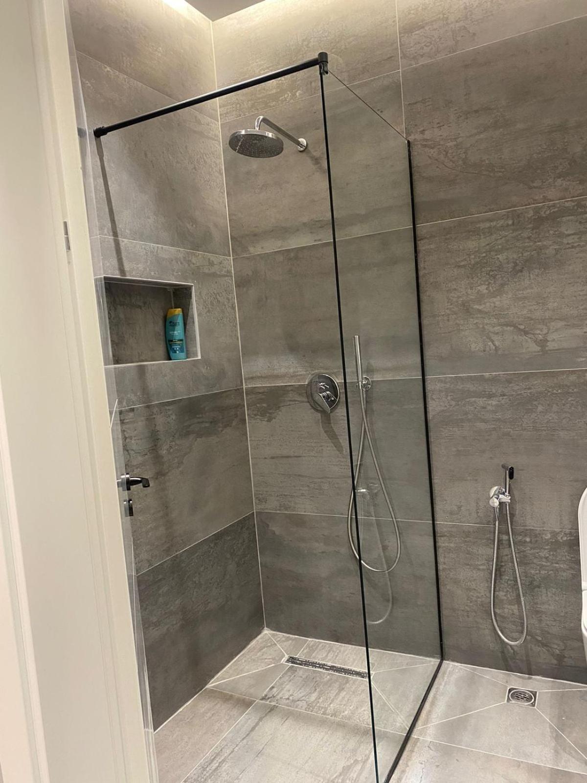 Brand New 1 Bedroom Flat * Tirana